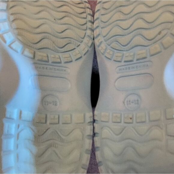 KIDS BLUE CROCS WITH PINK 🐟 🐠 - Picture 11 of 16